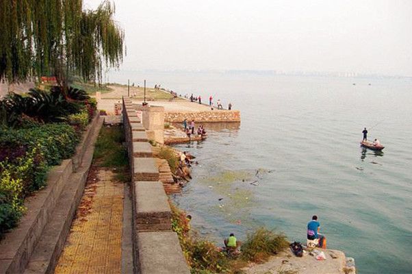 詳細閱讀:龍魚鎮(zhèn)宅嗎:龍魚鎮(zhèn)宅,需謹防的三種水果之忌 龍魚鎮(zhèn)宅嗎:龍魚鎮(zhèn)宅,需謹防的三種水果之忌