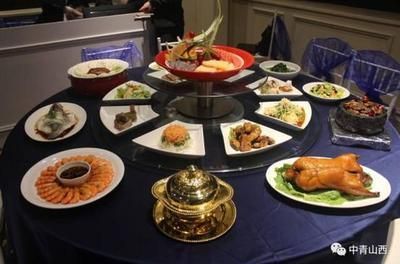 為什么龍魚關燈就游來游去呢：飛龍魚翅宴是一種非常高檔的宴席