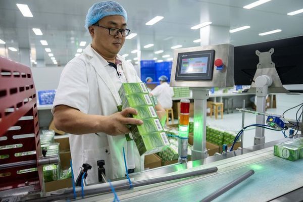 龍魚身上有小白點的圖片大全視頻講解：龍魚身上小白點之謎，圖片與視頻全解析