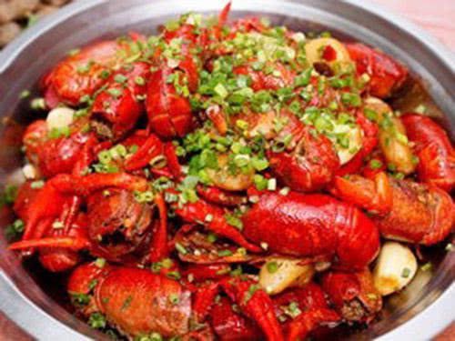 龍魚(yú)吃蝦有什么好處（龍魚(yú)吃蝦對(duì)它們有很多好處）