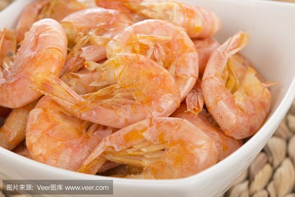 銀色金龍魚(yú)吃什么飼料好：銀色金龍魚(yú)的飲食奧秘，探索其營(yíng)養(yǎng)需求與食物選擇