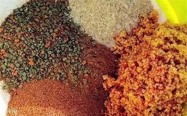 魚塘沒草鯽魚怎么產卵呢？揭秘鯽魚繁殖的關鍵因素與解決方案，魚塘無草環境下鯽魚產卵難題解析與應對策略