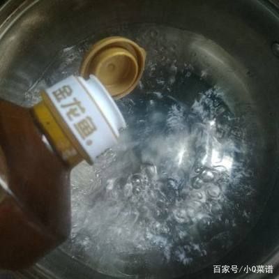 金龍魚日常營養補充方法：金龍魚增色飼料選擇指南，金龍魚最佳飼養環境布置