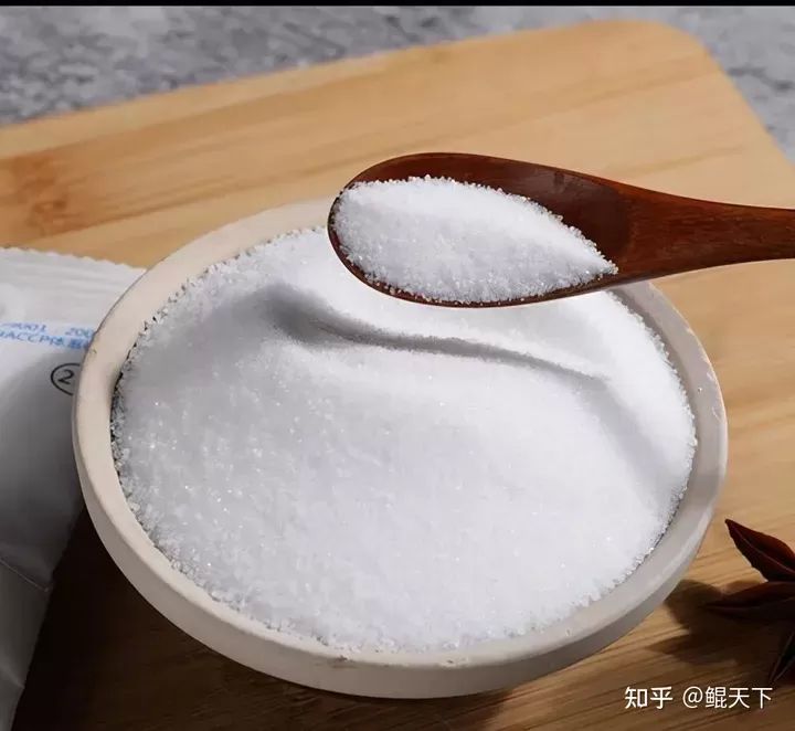 如何清洗魚缸內壁水垢妙招（怎樣清理魚缸水垢）