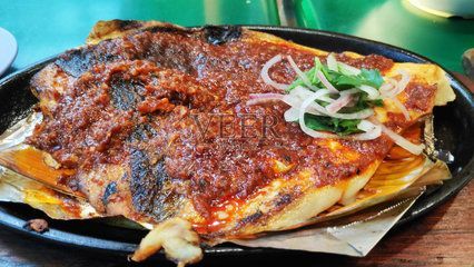 魟魚盤子裂開：\"魟魚盤子裂開\"可能有以下幾個方面的含義