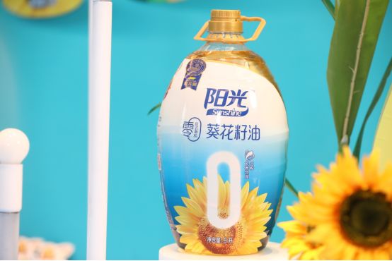 接吻魚為什么接吻：接吻魚為什么接吻會死