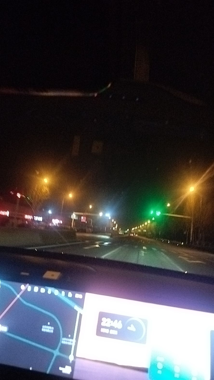 這燈光有點暗