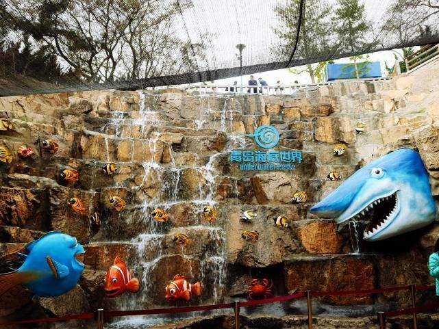 中國(guó)第一大水族館：上海海洋水族館