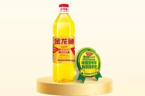 金龍魚日常飲食搭配建議：金龍魚的飲食搭配和注意事項，金龍魚喂食后水質管理
