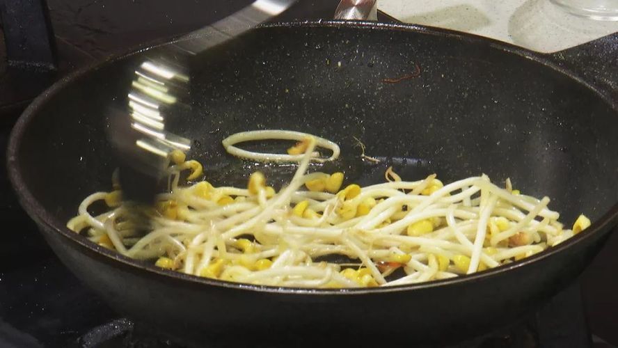 星點(diǎn)金龍魚營養(yǎng)均衡食譜推薦：中魚期星點(diǎn)金龍魚營養(yǎng)補(bǔ)充方法,成年星點(diǎn)金龍魚健康飲食指南 星點(diǎn)金龍魚營養(yǎng)均衡食譜推薦：中魚期星點(diǎn)金龍魚營養(yǎng)補(bǔ)充方法,成年星點(diǎn)金龍魚健康飲食指南 金龍魚百科 第4張