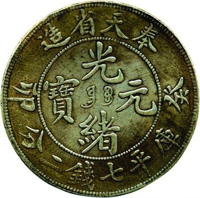 元寶鳳凰屬于什么品種圖片：元寶鳳凰屬于人工培育的觀賞魚品種其特點是短身、球形