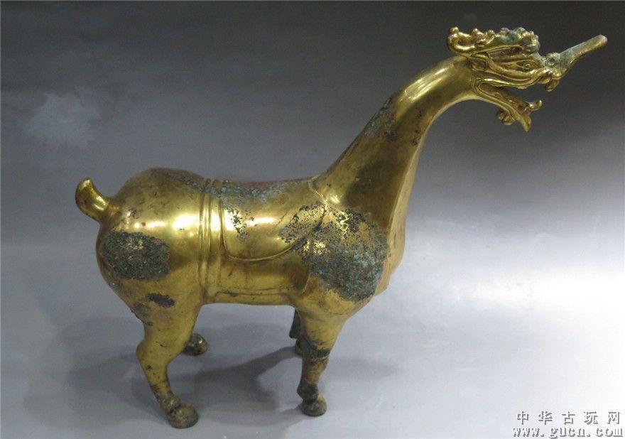金龍用馬印什么燈好看：金龍魚使用馬印神燈的最佳款式金藍白魔術燈和增艷神燈plus系列
