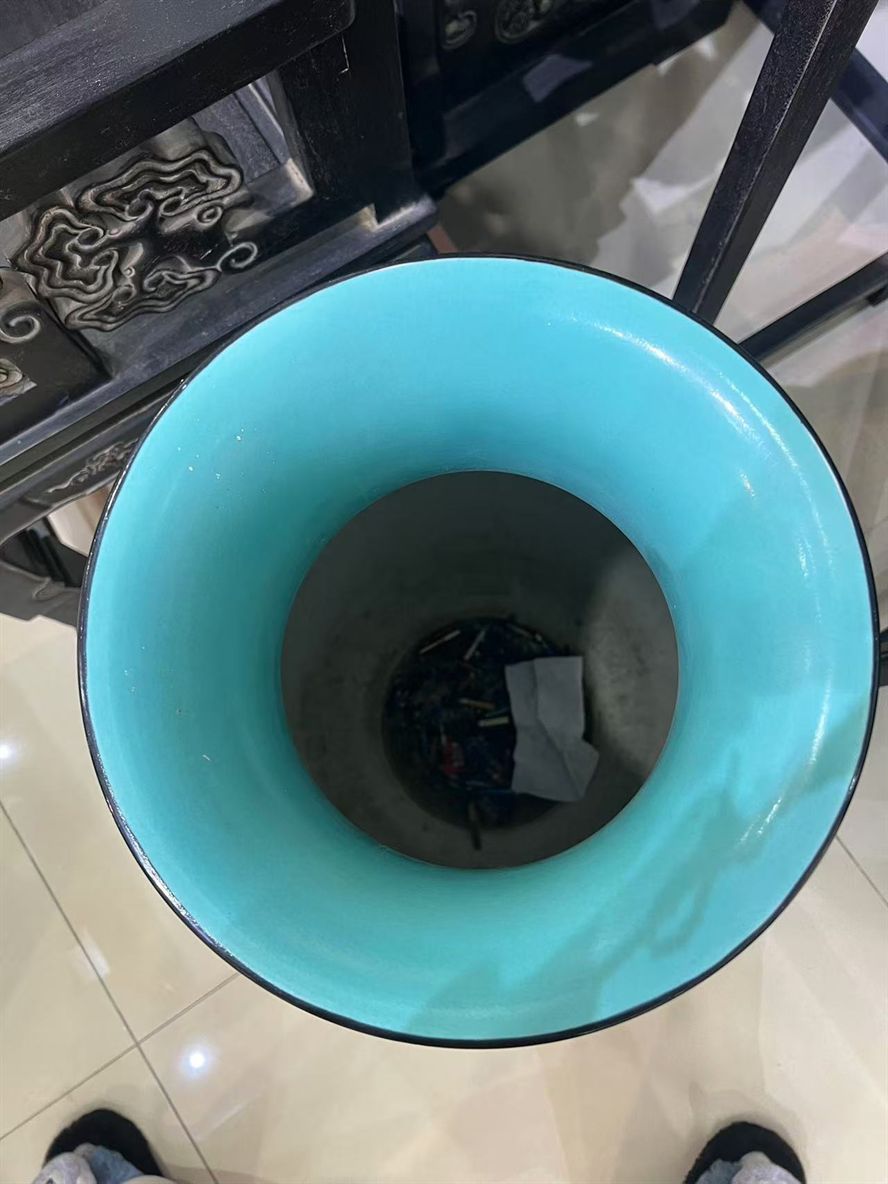 清代官窯琺瑯彩九龍浮雕大瓶，品相完好無瑕