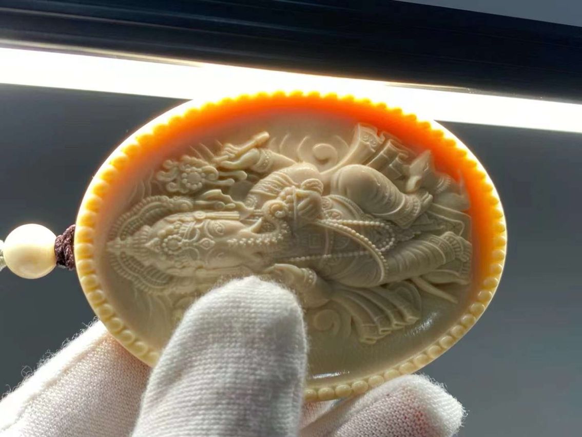 象神 重：50.6克 精工 極品爆滿蓮花紋 頂級品質 果凍血料 奶油潤 細節到位 深雕刻 收藏佳品 配有高檔禮盒 細節圖如下↓
