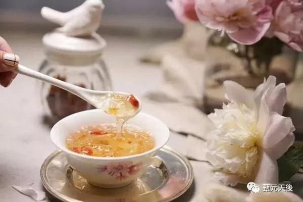 屬鼠的可不可以帶龍？生肖相合與風(fēng)水禁忌的深度解析，屬鼠能戴龍飾嗎？揭秘生肖相合與風(fēng)水禁忌