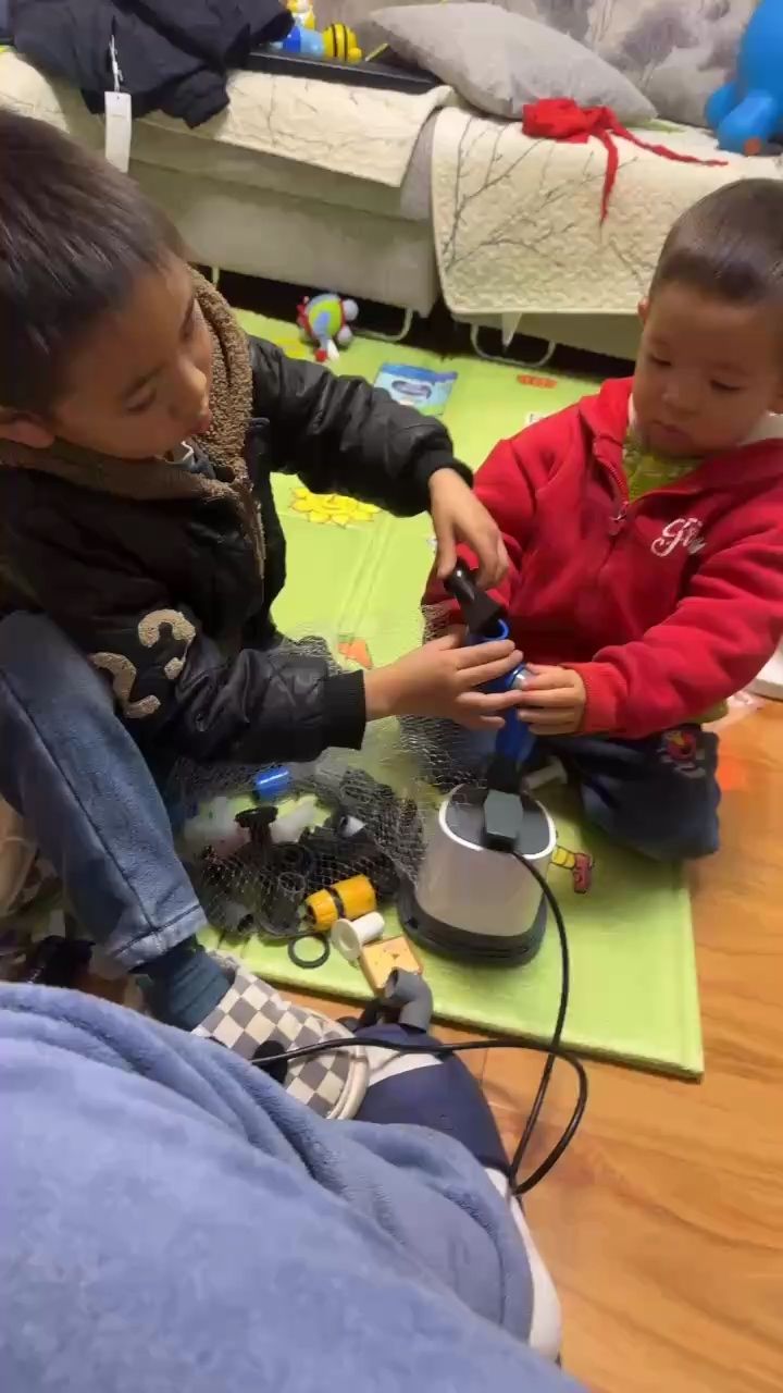 陪娃娃們一起擺弄 陪娃娃們一起擺弄 龍魚論壇