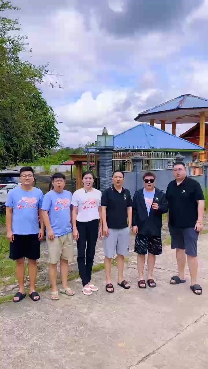 這是萬隆天王在印尼大湖地區的第一個漁場，占地1萬五千平，共13個池子，魚友們手里的很多小烈焰和限量都產自這里。 #萬隆天王紅龍 #大湖魚 #紅龍魚