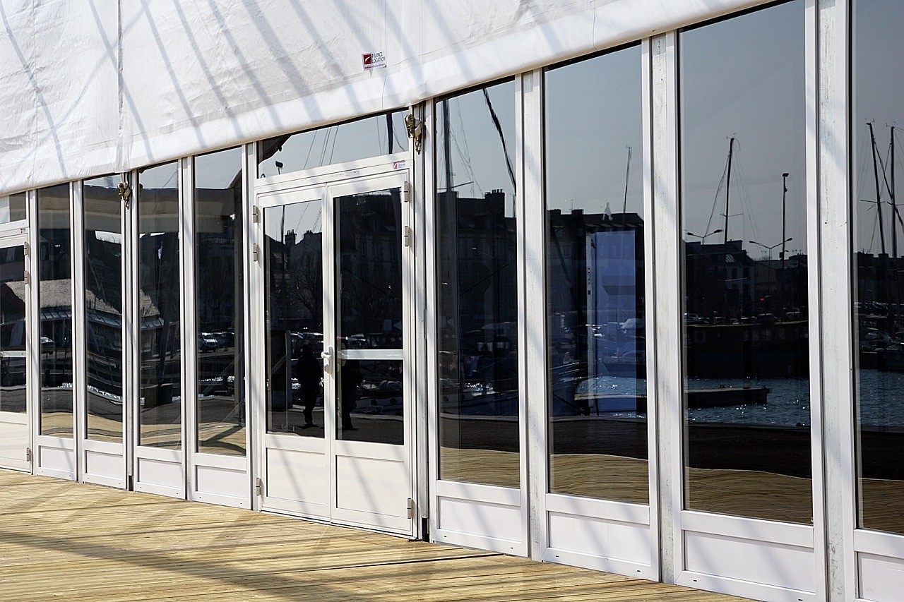 沈陽魚缸定制廠家有哪些地址呢圖片（沈陽哪里賣魚缸批發(fā)）