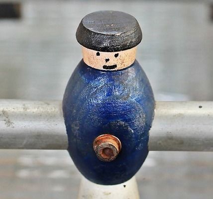 龍魚趴在缸底不動怎么辦vs祥龍魚場：龍魚趴缸不動可能是由多種原因造成的