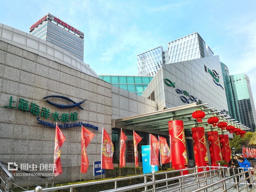 上海水族館vs祥龍魚(yú)場(chǎng)（上海水族館和祥龍魚(yú)場(chǎng)各有特色）