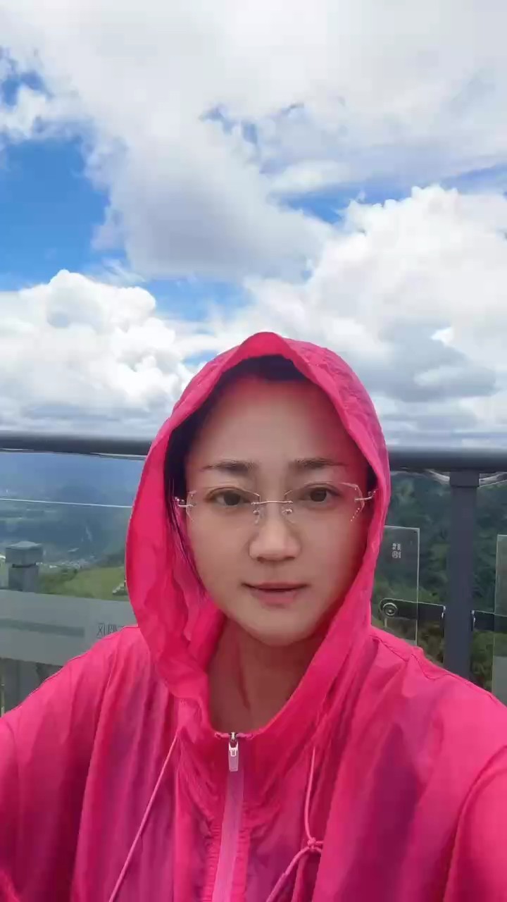 像不像彩云之藍(lán)的姑娘
#身體和靈魂總有一個(gè)在路上 
#藍(lán)天<strong><mark>白云</mark></strong>定會如期而至