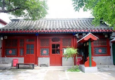 北房客廳魚缸位置：客廳魚缸位置擺放對(duì)家中的運(yùn)勢(shì)有影響，魚缸擺放對(duì)家中運(yùn)勢(shì)有影響
