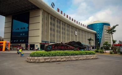百色水族館vs祥龍魚場（百色水族館和祥龍魚場哪個好）
