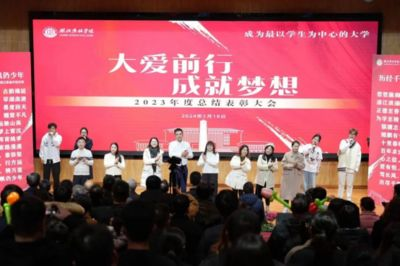 恩施土家族苗族自治州水族館vs祥龍魚場（恩施土家族苗族自治州水族館）