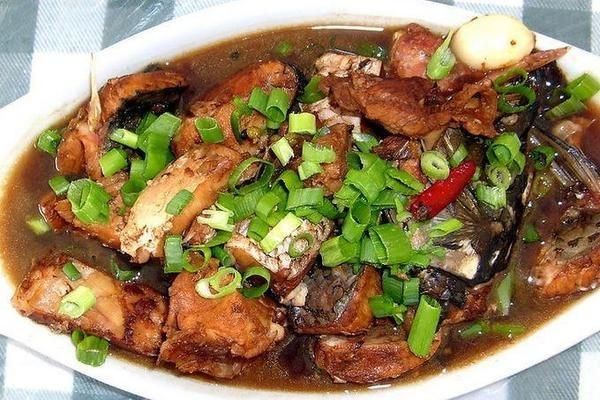 魟魚(yú)很容易死嗎為什么不能吃：魟魚(yú)并不是一種容易死亡的魚(yú)類(lèi)，它們對(duì)水質(zhì)和水溫有一定的要求
