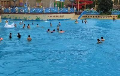 銅陵水族館vs祥龍魚場（銅陵水族館可能涉及觀賞魚的銷售和展示活動，銅陵水族館可能有白點）