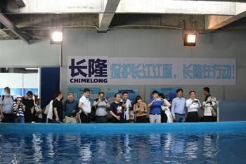 銅陵水族館vs祥龍魚場（銅陵水族館可能涉及觀賞魚的銷售和展示活動，銅陵水族館可能有白點）