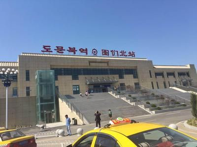 延邊朝鮮族自治州水族館vs祥龍魚場（延邊朝鮮族自治州水族館可能是一個公共展覽設施的場所）