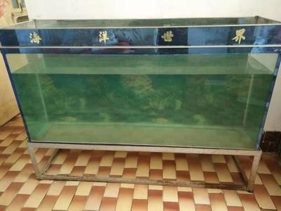 玻璃魚缸為什么會(huì)爆缸：玻璃魚缸爆缸的原因及預(yù)防措施