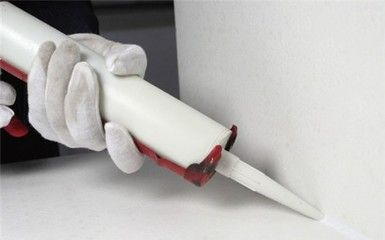 大型魚缸用什么膠粘接最好：使用膠水粘接魚缸時應(yīng)注意以下幾點應(yīng)注意以下幾點
