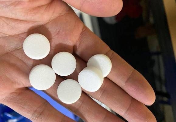 虎皮魚缸加鹽給魚缸加鹽看似簡單，但需要注意事項(xiàng)和注意事項(xiàng)：全皮魚缸加鹽的技巧