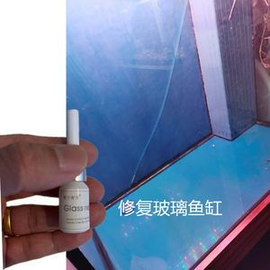 補(bǔ)魚(yú)缸玻璃裂縫用什么膠水最好用：修補(bǔ)魚(yú)缸玻璃裂縫時(shí)選擇合適的膠水是非常重要的