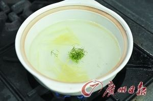 龍魚要多少溫度vs祥龍魚場：如何挑選健康龍魚，龍魚適宜水溫范圍