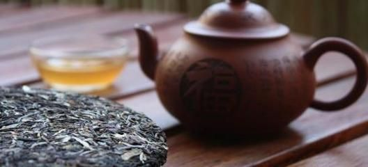 茶水倒入魚缸魚會死嗎：倒入魚缸的茶水會對魚的健康產生一定的影響嗎？ 茶水倒入魚缸魚會死嗎：倒入魚缸的茶水會對魚的健康產生一定的影響嗎？ 魚缸百科 第2張