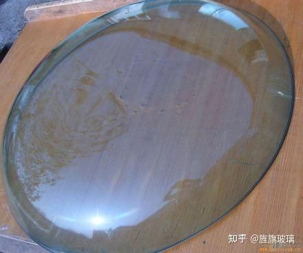 玻璃魚缸加工設(shè)備：玻璃魚缸加工設(shè)備主要用于生產(chǎn)各種形狀和規(guī)格的玻璃魚缸