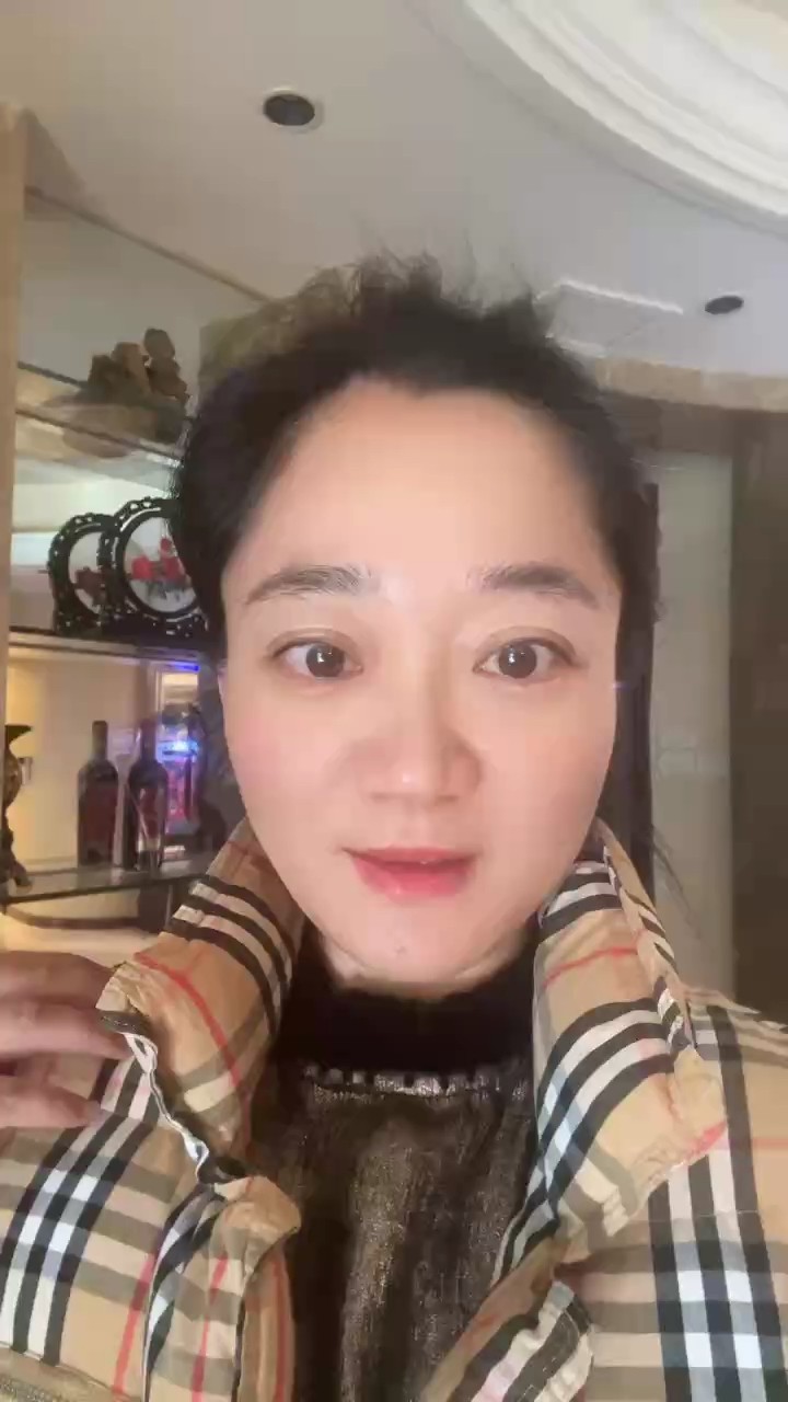 煙火人間，各有遺憾； 愿我們以時光落落為安； 只記歡喜，不記憂； 一切吉像撒九州！ #養(yǎng)魚養(yǎng)心 #禪修養(yǎng)心 #你若盛開清風自來