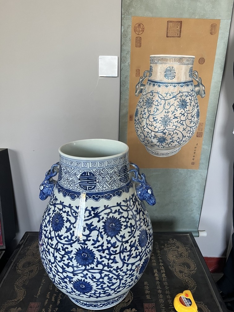 青花纏枝花卉紋鹿耳尊