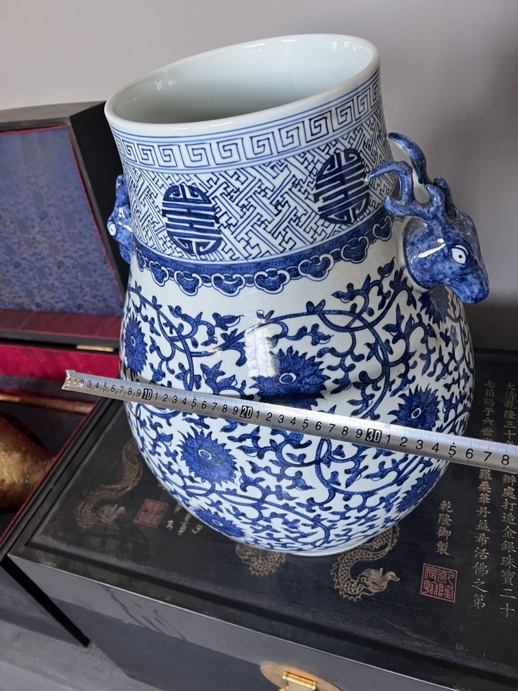 青花纏枝花卉紋鹿耳尊