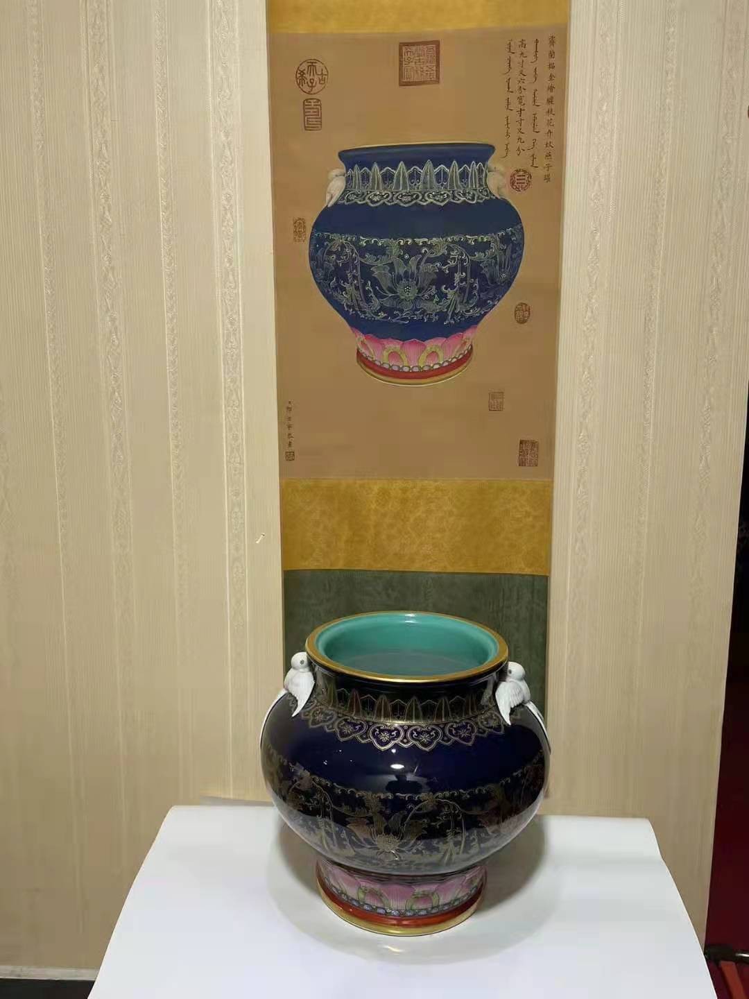 霽蘭描金繪纏枝花卉紋燕子罐