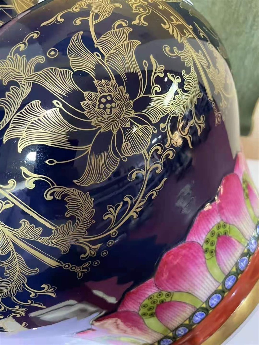 霽蘭描金繪纏枝花卉紋燕子罐