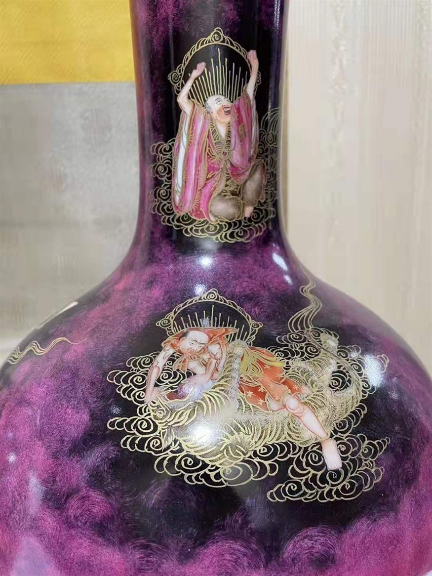 胭脂紅描金羅漢天球瓶