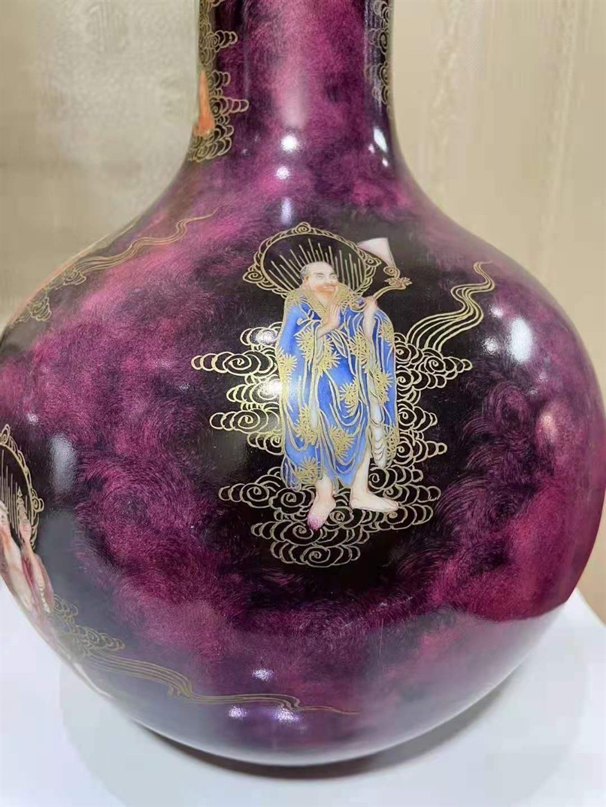 胭脂紅描金羅漢天球瓶