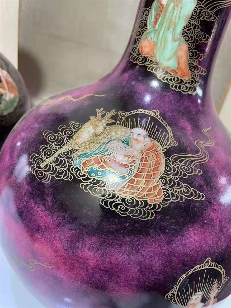 胭脂紅描金羅漢天球瓶