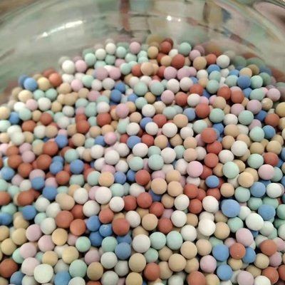 彩色陶粒能放魚缸嗎有毒嗎：如何正確使用彩色陶粒，并注意清潔維護(hù)，以確保魚類生活環(huán)境的健康和安全
