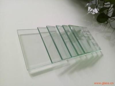 超白玻璃小魚缸養(yǎng)幾天草才能放魚呢：草缸開缸后多久可以放魚？