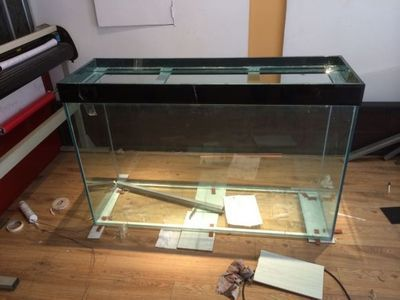 玻璃魚缸改造：玻璃魚缸改造可以根據不同的需求和創意來進行以下方法